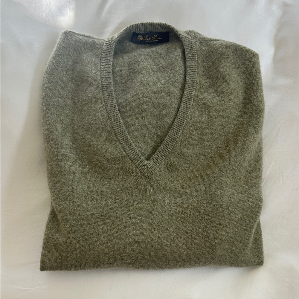 Loro Piana Sage cashmere V-Neck Sweater